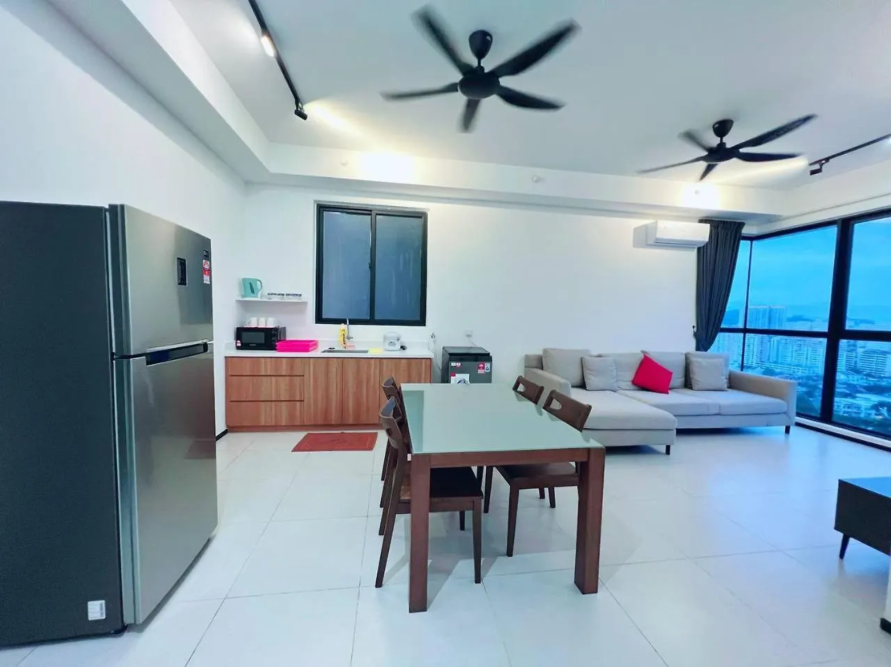 Modern 2 Bedroom Urban Suite By Uptrend Home Management Jelutong Apartment