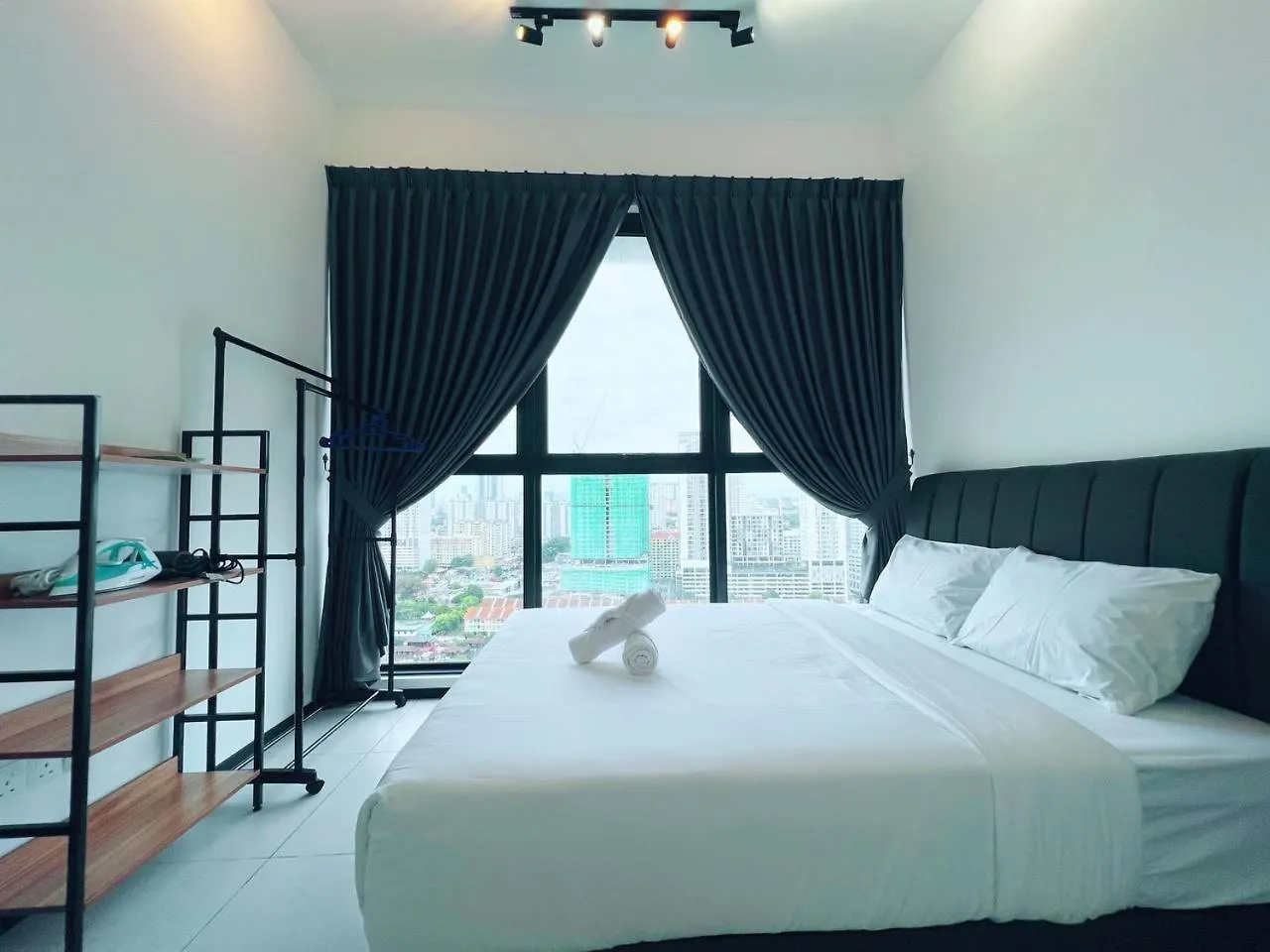 Modern 2 Bedroom Urban Suite By Uptrend Home Management Jelutong