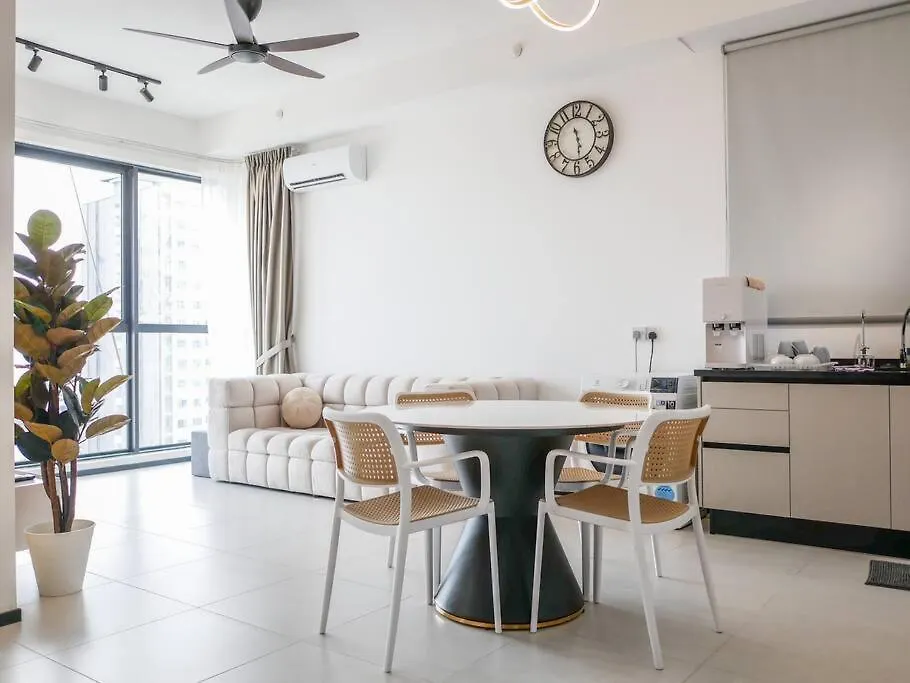 Jelutong Modern 2 Bedroom Urban Suite By Uptrend Home Management 0*,  מלזיה