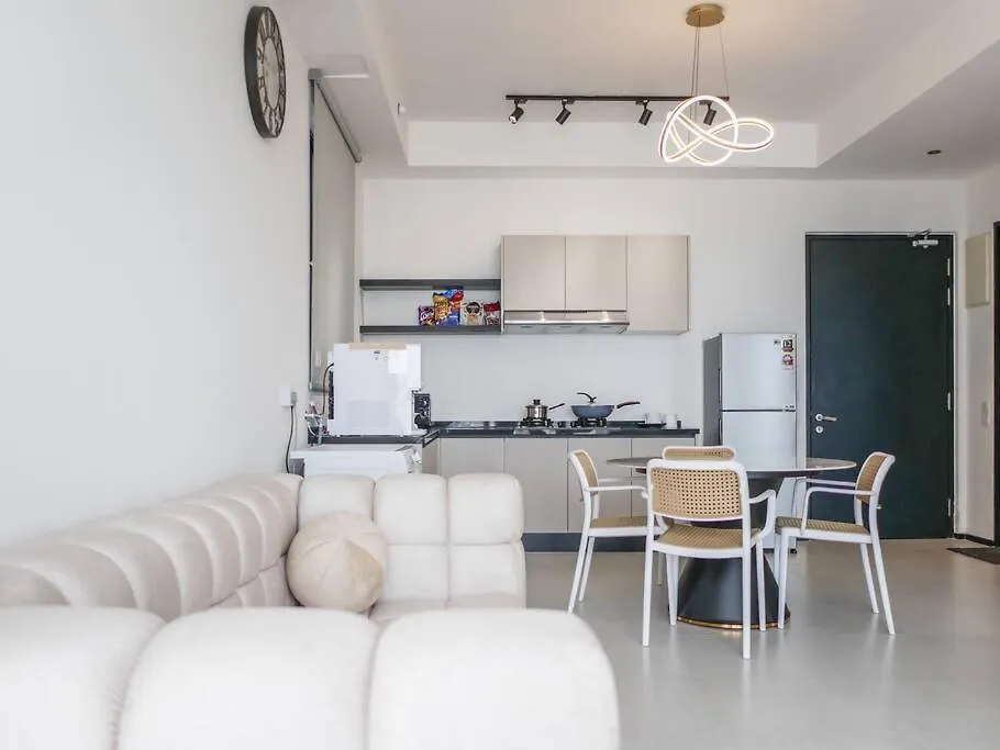 Jelutong Modern 2 Bedroom Urban Suite By Uptrend Home Management